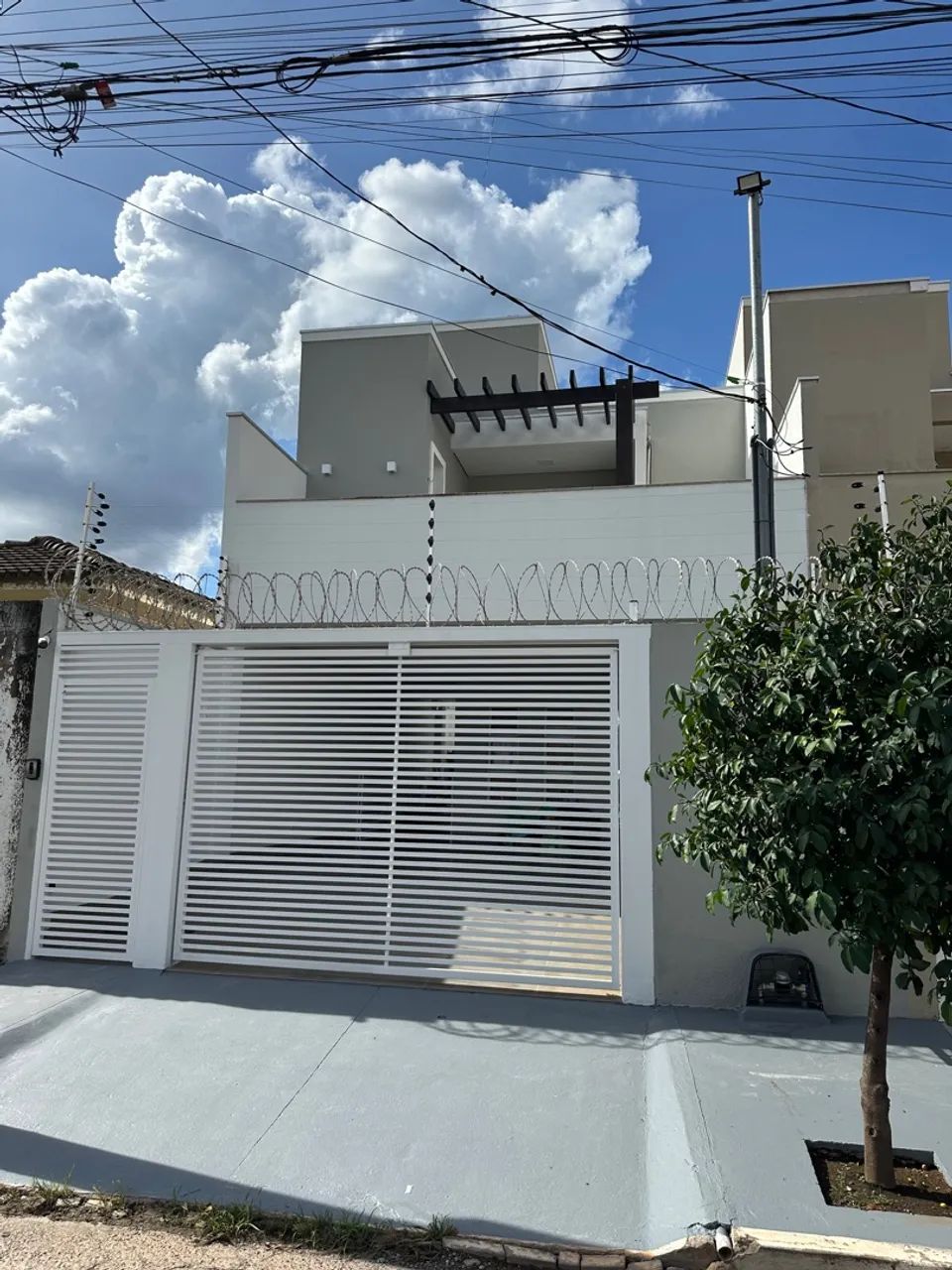 Casa em Rua Fechada no Santa Cruz II semimobiliada com energia solar - Foto 2