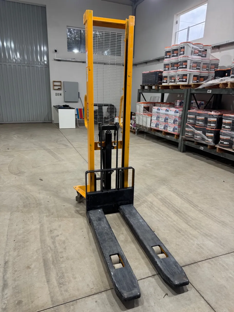 Empilhadeira Manual - Menegotti 1.5 T