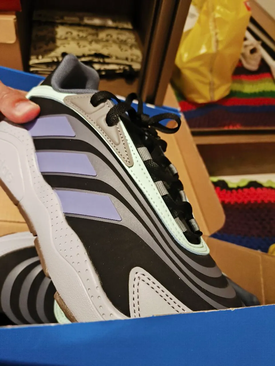 Tênis Adidas Originals - Preto com detalhes em roxo