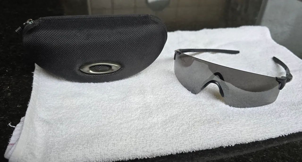 Óculos de Sol Oakley com case