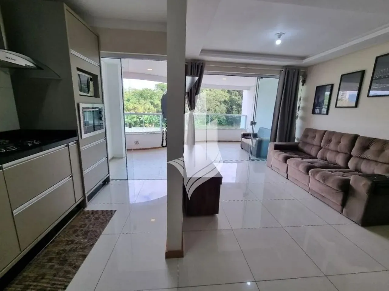 Apartamento semi mobiliado, 3 dormitórios, 1 suíte, 2 vagas de garagem