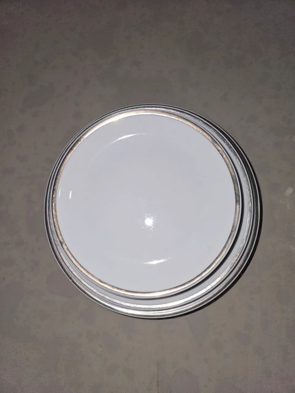 Jogo de pratos branco com detalhes em dourado - Foto 4