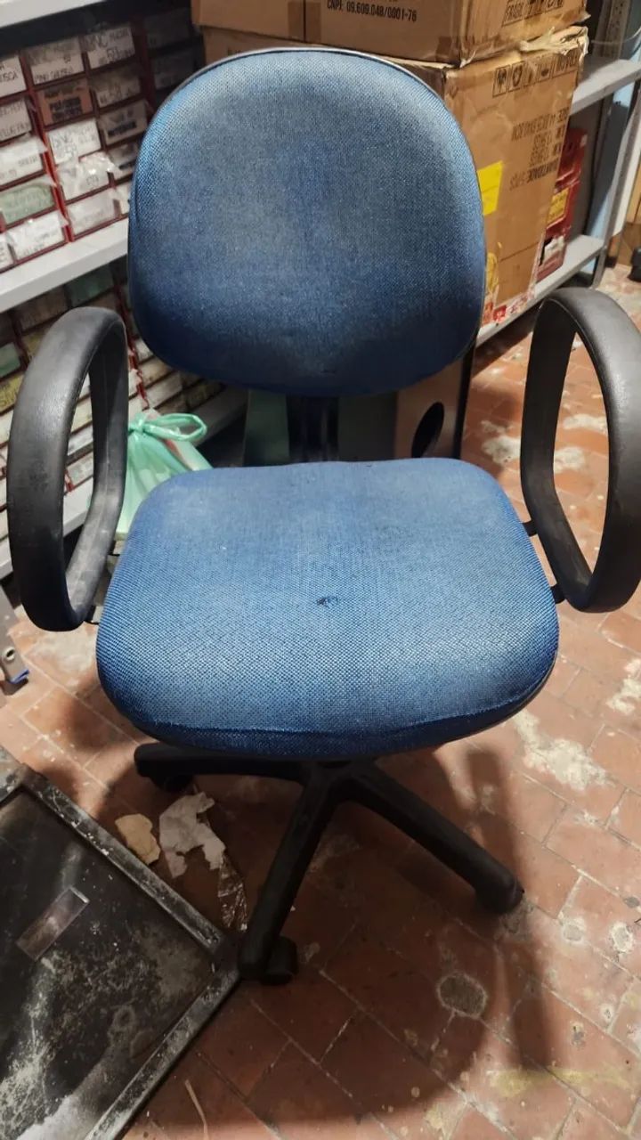 Cadeira de escritorio Azul - em ótimo estado - Foto 3