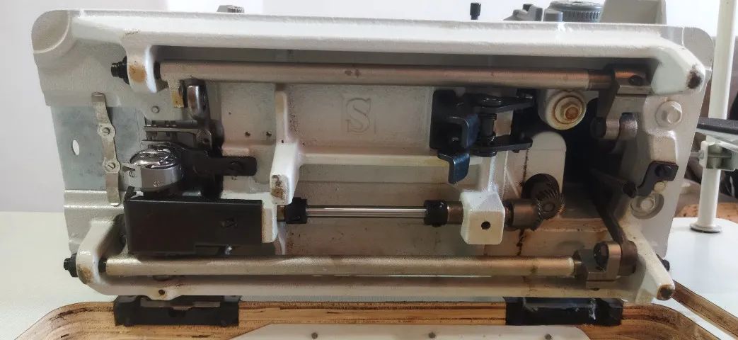 Máquina de Costura Sun Special SS-20U53W com Motor Acoplado e Mesa - Ótimo Estado - Foto 6