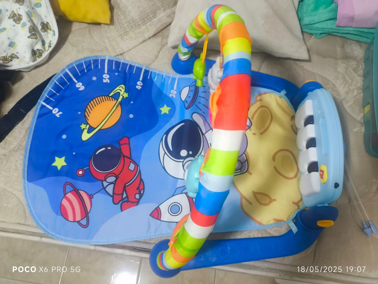 Tapete de atividades musical infantil espaço