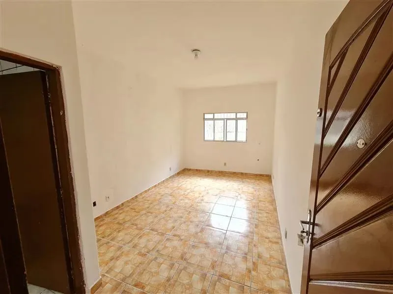 Sala comercial Ermelino Matarazzo de aproximadamente 30m², com banheiro