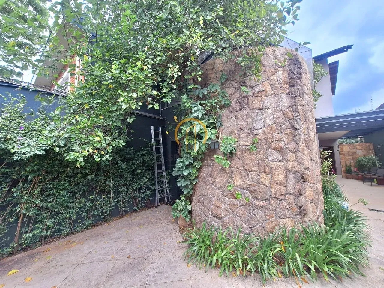 Casa para locação, 3 suites, 4 vagas de garagem, 412m², Planalto Paulista, piscina, área g
