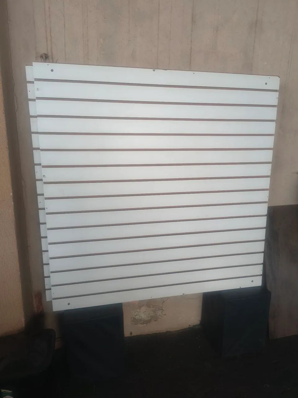 Painel canaletado de loja