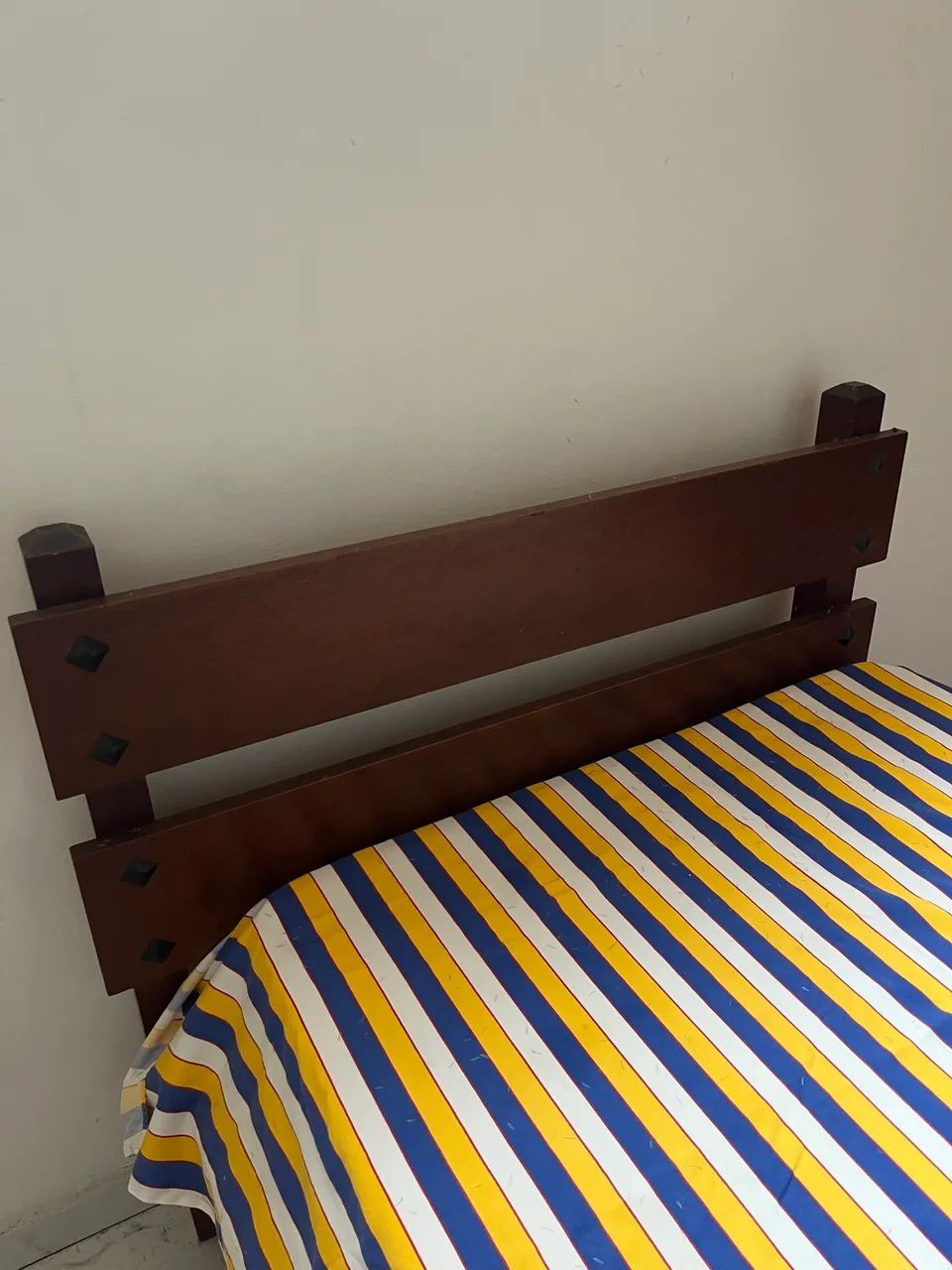Cama de Solteiro em Madeira Maciça - Muito Resistente - Foto 3