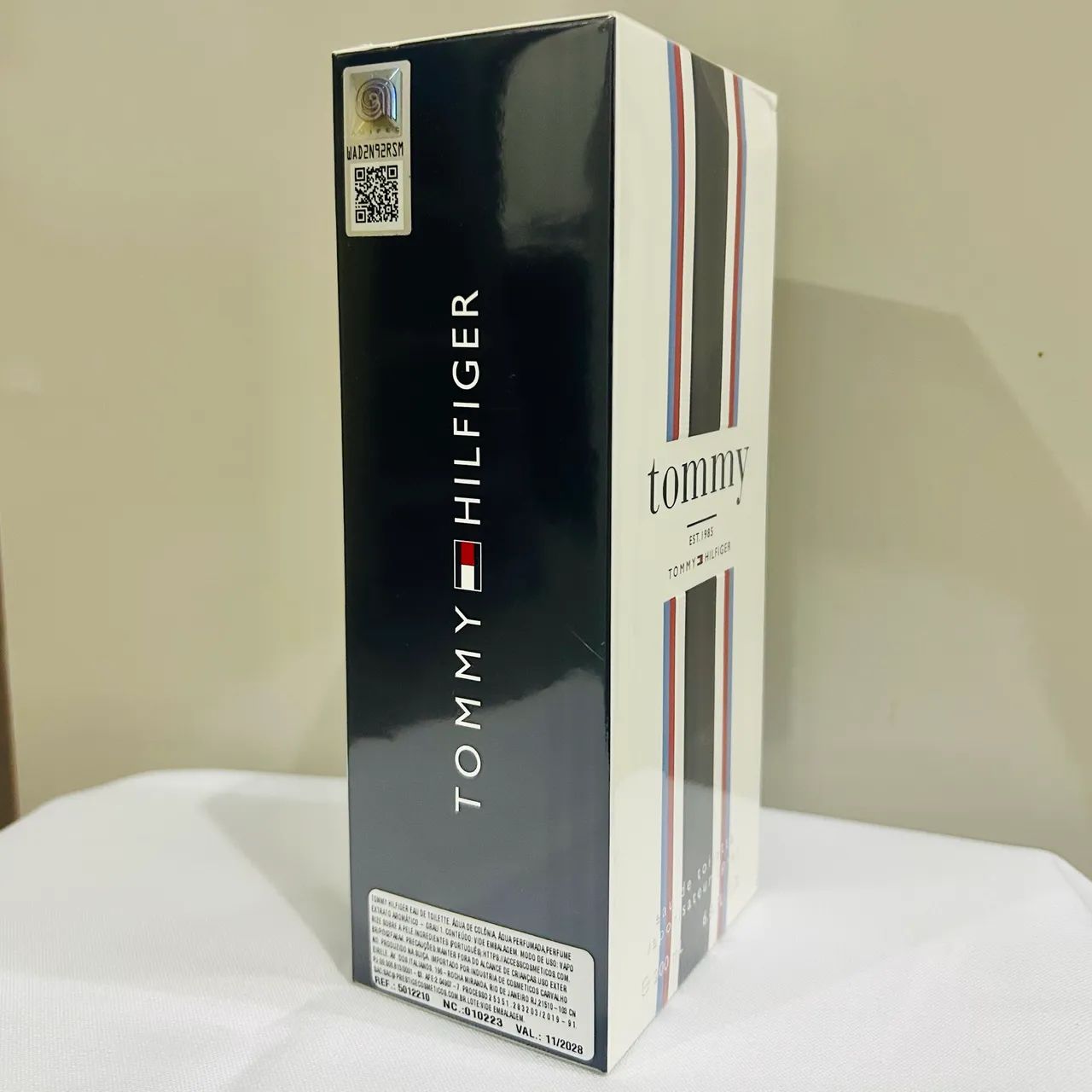 Perfume Tommy Hilfiger Eau de Toilette 200ml - Novo e com Selo Adipec - Foto 2