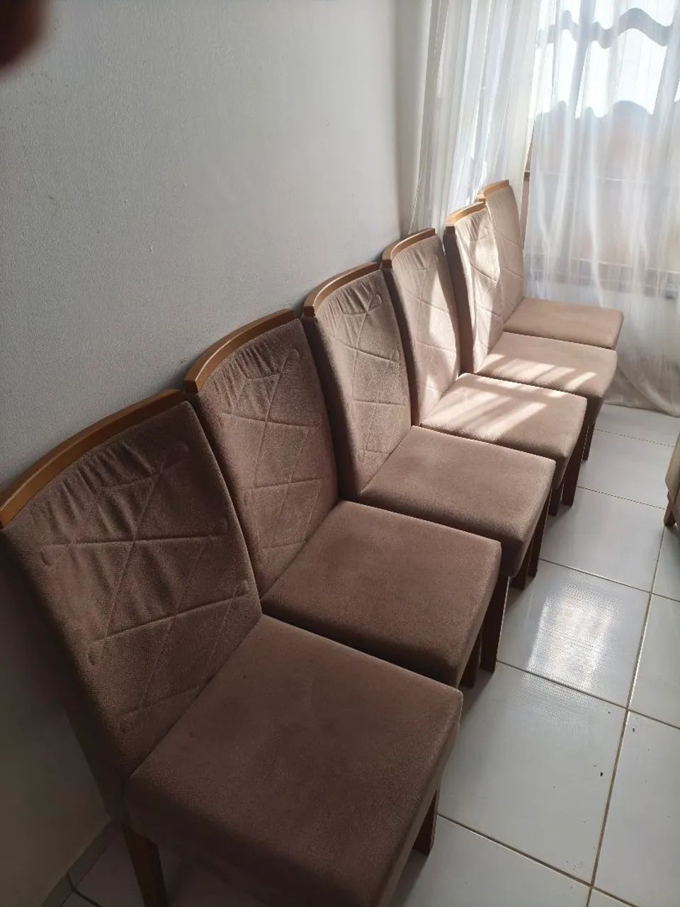 06 cadeiras de madeiras, para mesa de estar - Foto 2