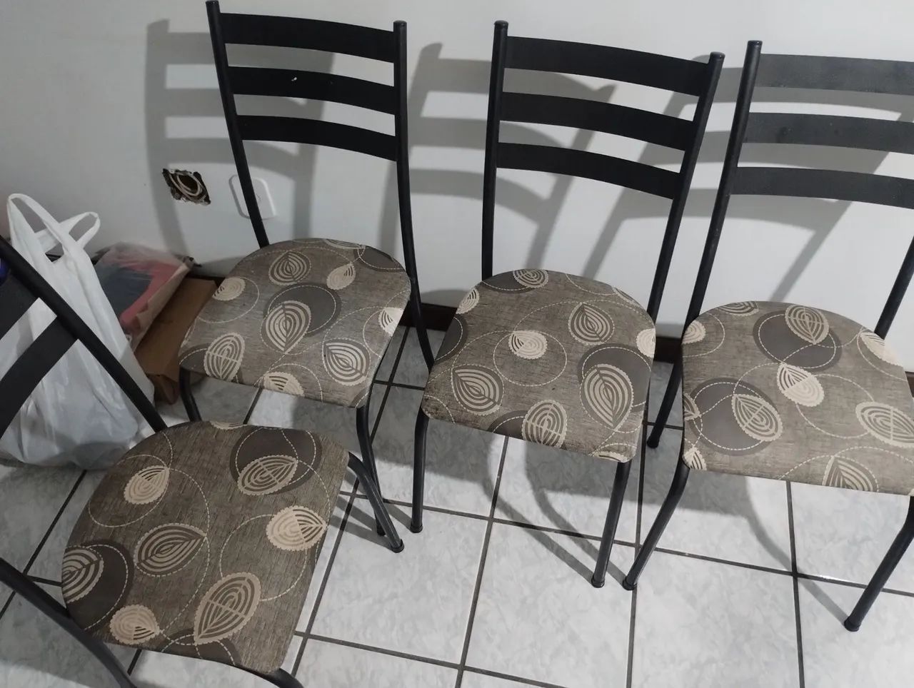 Vendo mesa de granito com 4 cadeiras - Foto 3