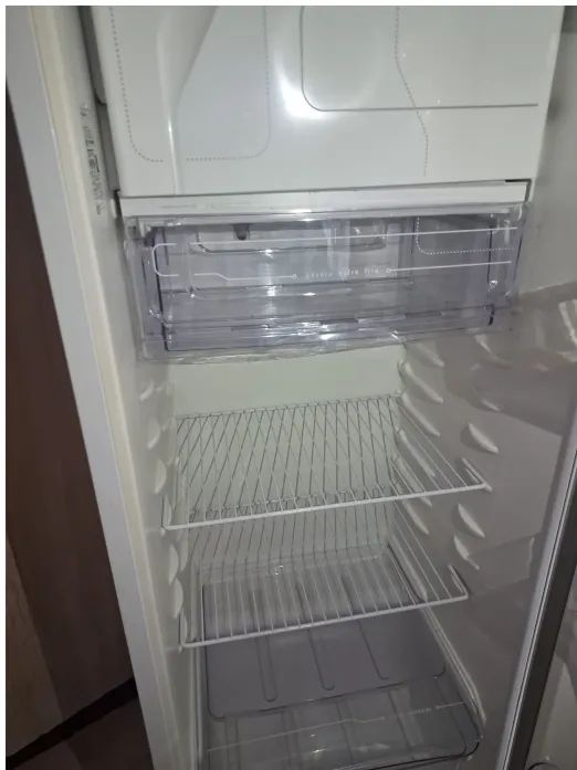 Geladeira Electrolux Semi nova - Foto 4