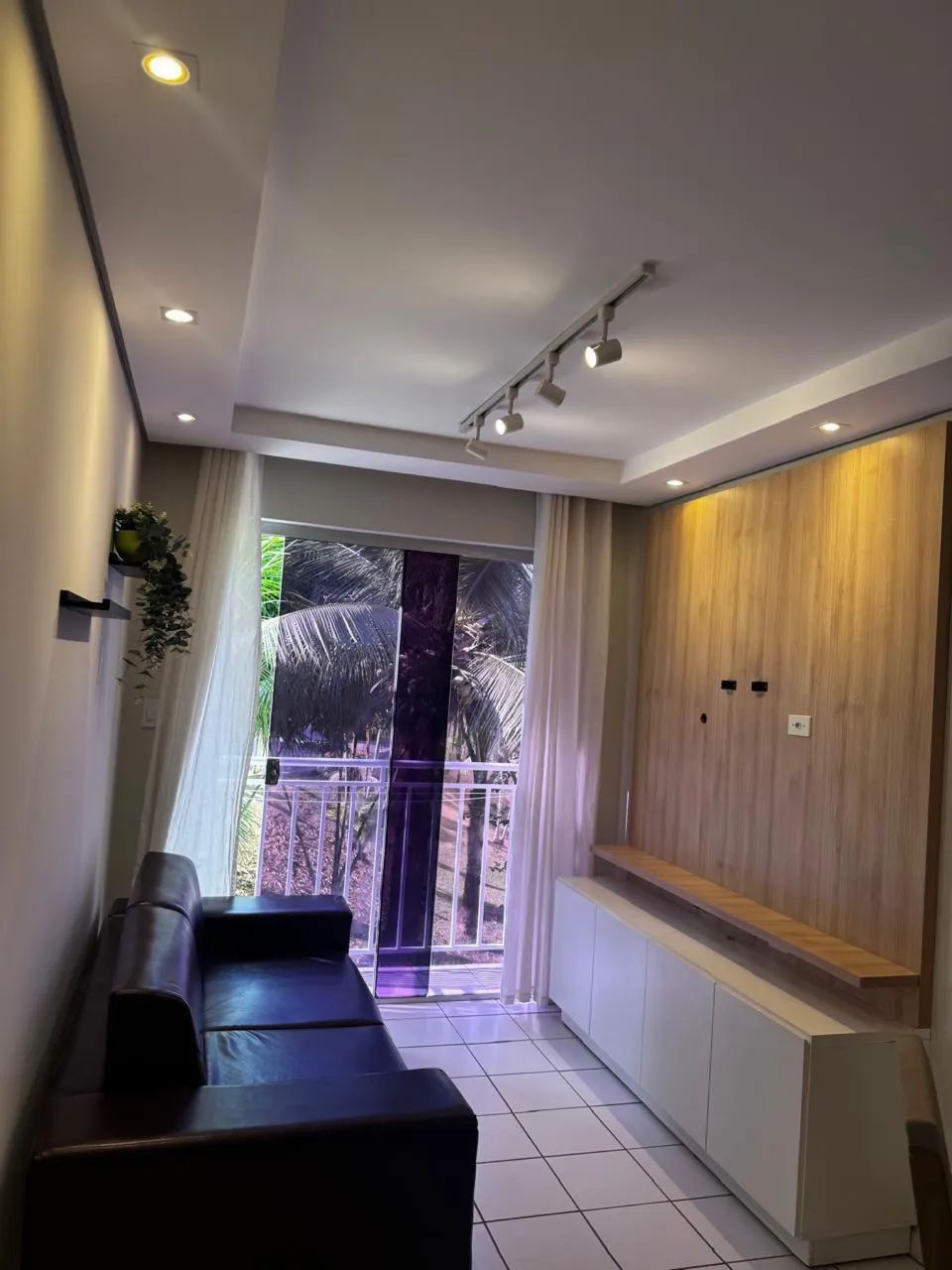 Alugo apartamento no Via Parque.