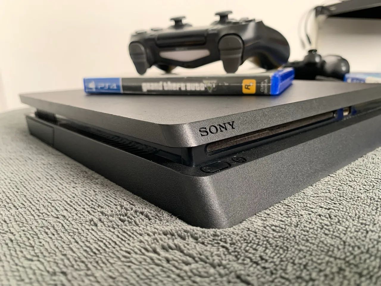 PLAYSTATION 4 SLIM COM 2 CONTROLES E GTA V - Foto 5