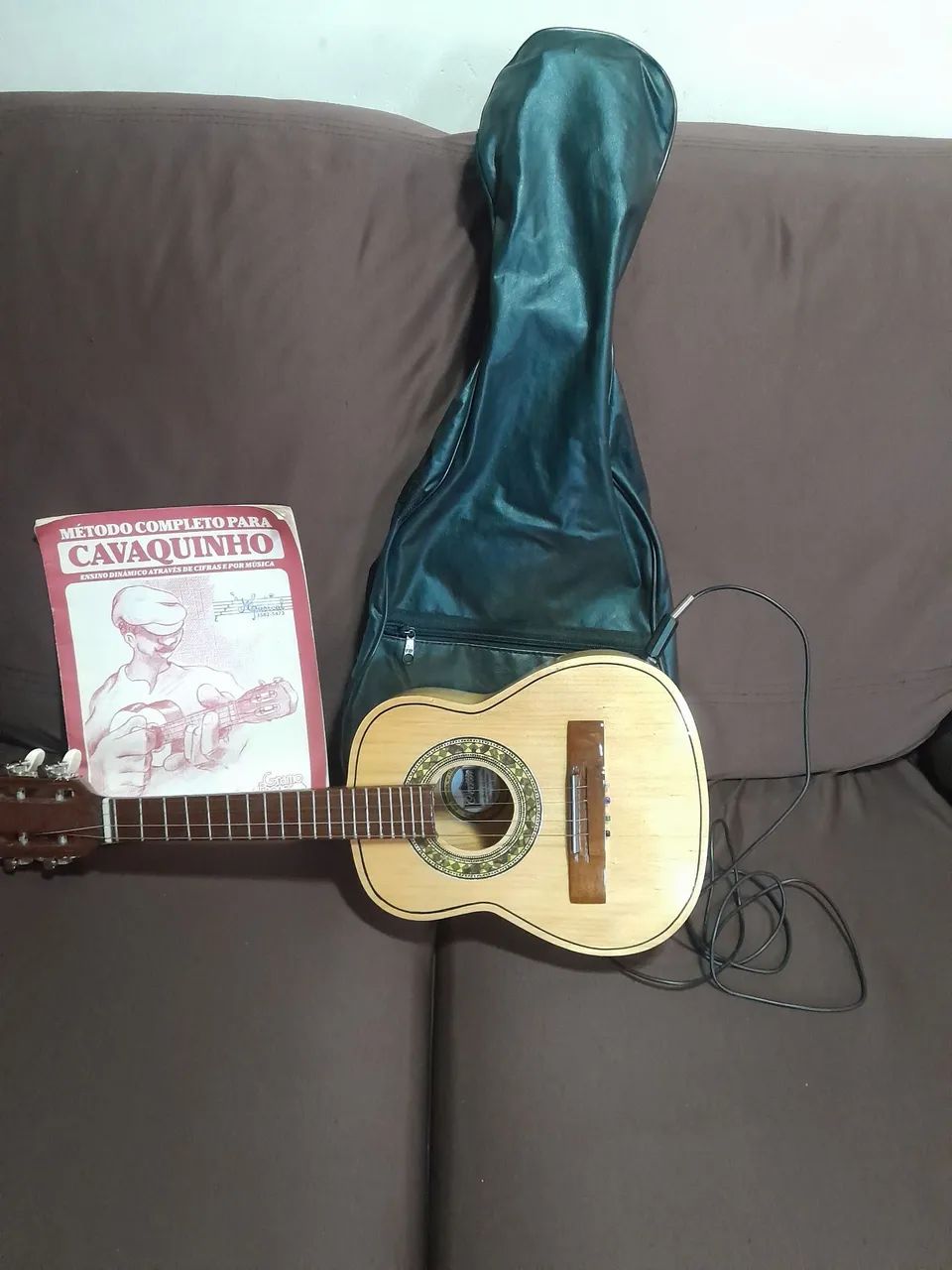 Cavaquinho elétrico 
