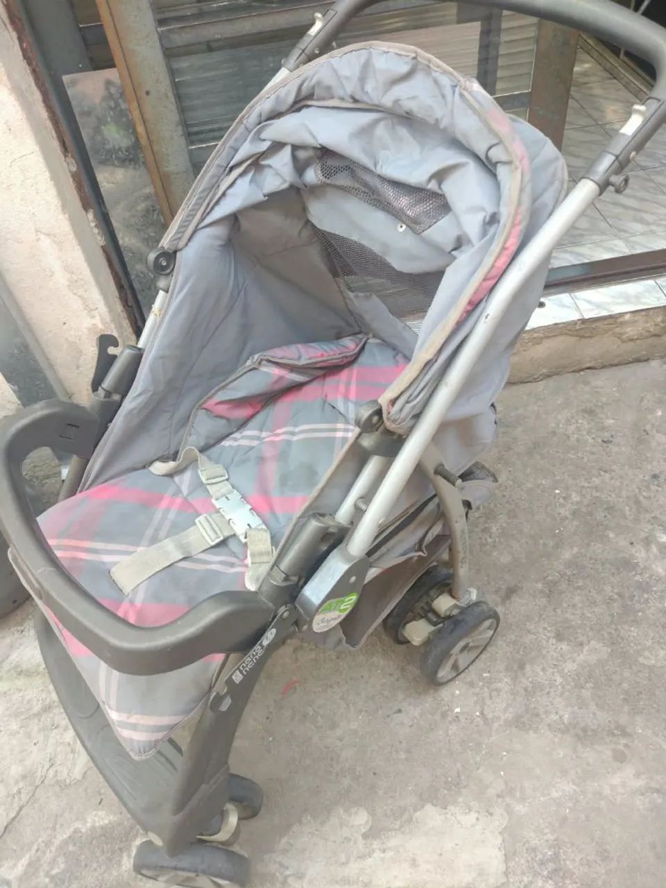 Mesinha c/vidro e carrinho 