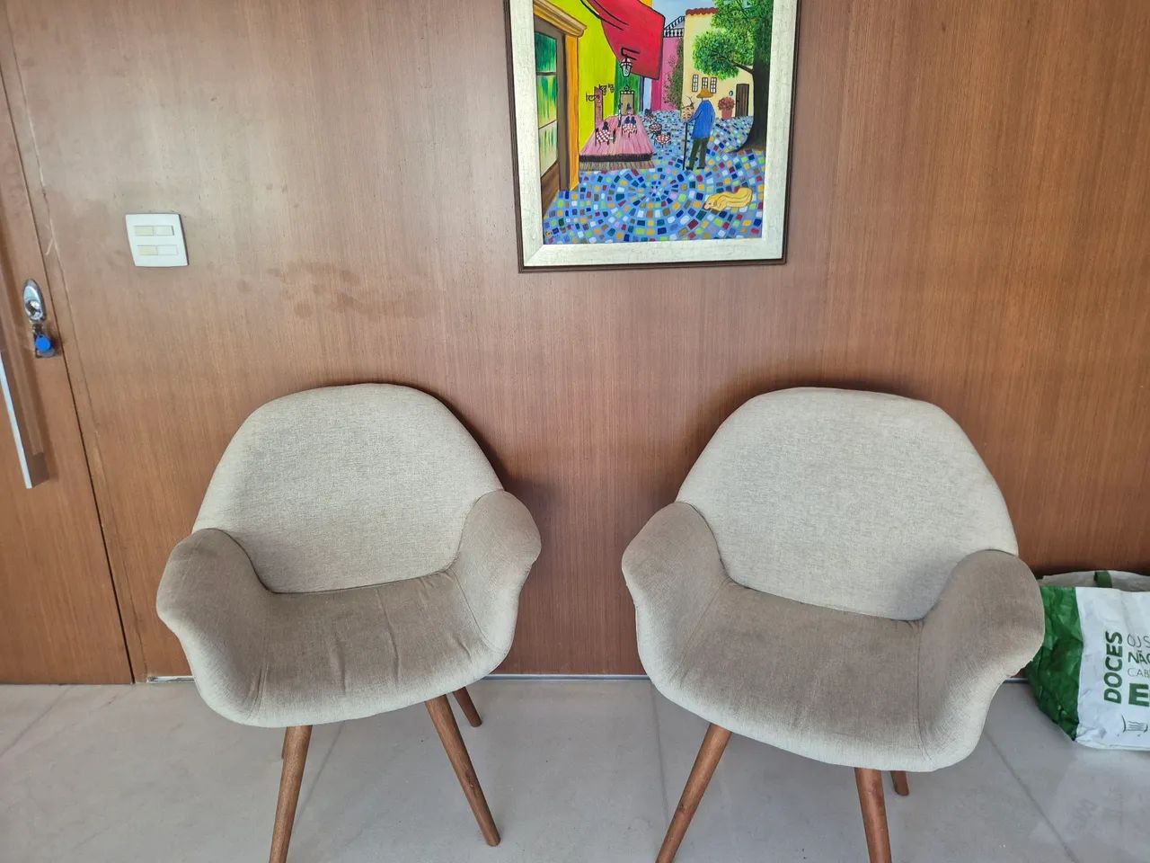 2 Cadeiras estofadas