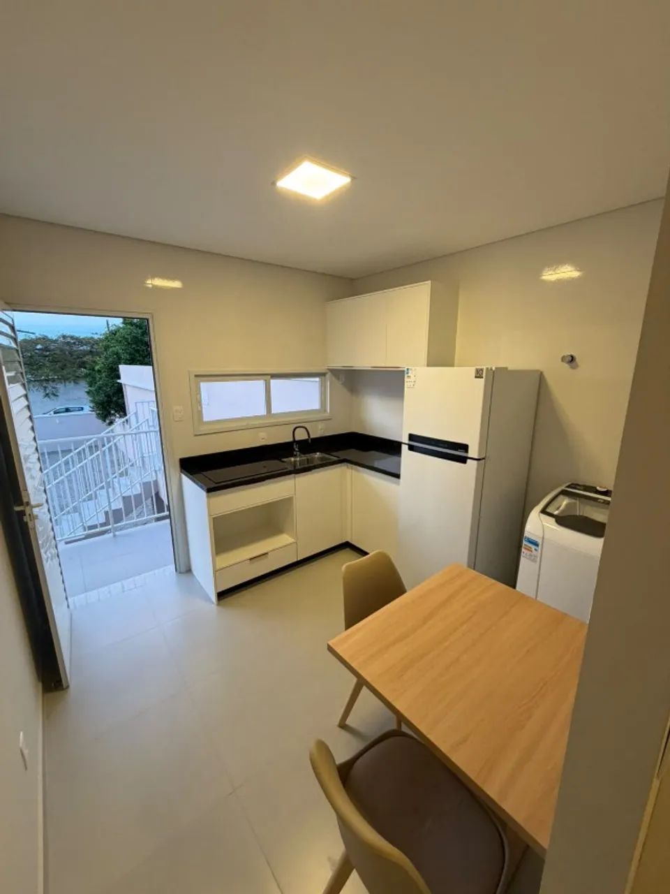 Studio mobiliado próximo ao estádio do Avai - Foto 4