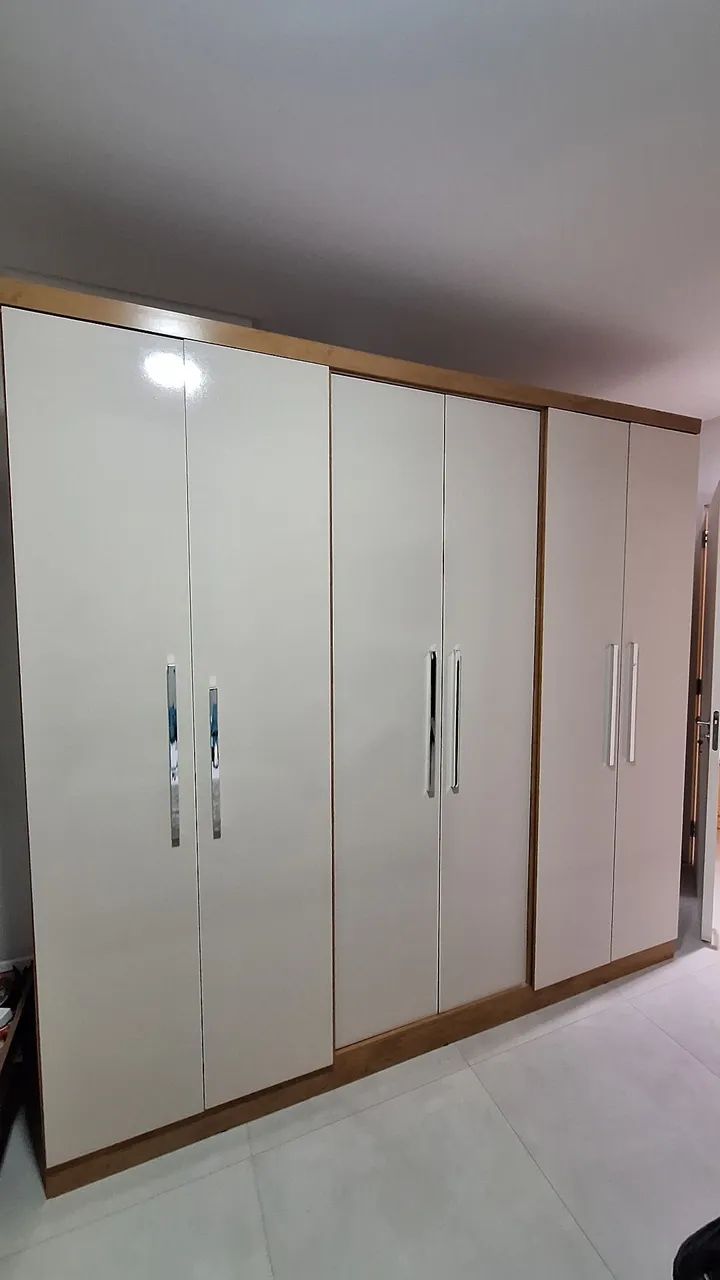 Guarda roupa  6 portas