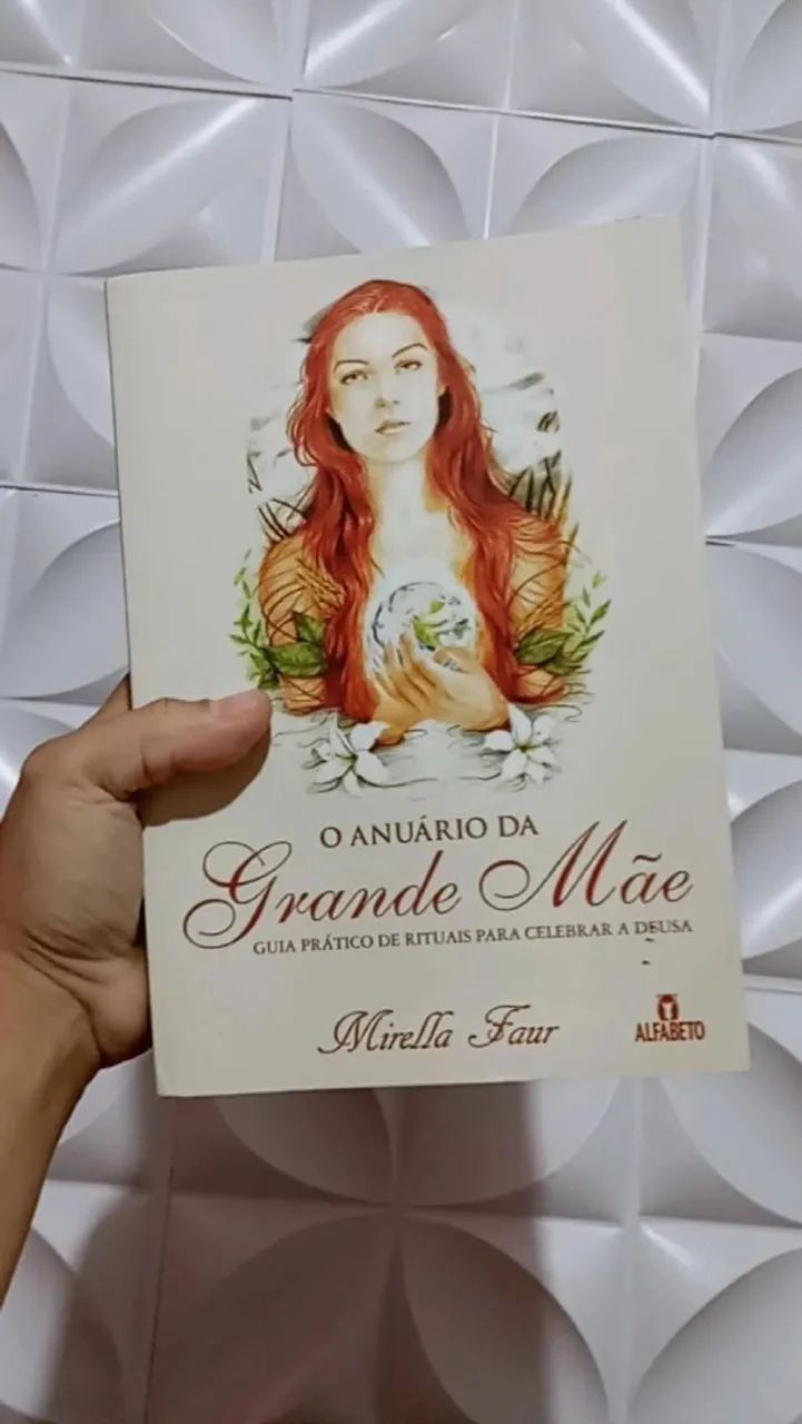 Livro o anuário dá grande mãe 