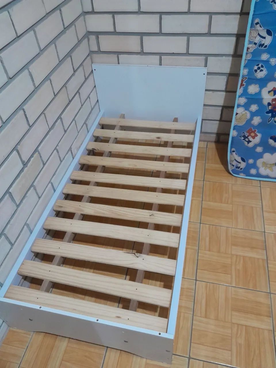Cama infantil com colchão 