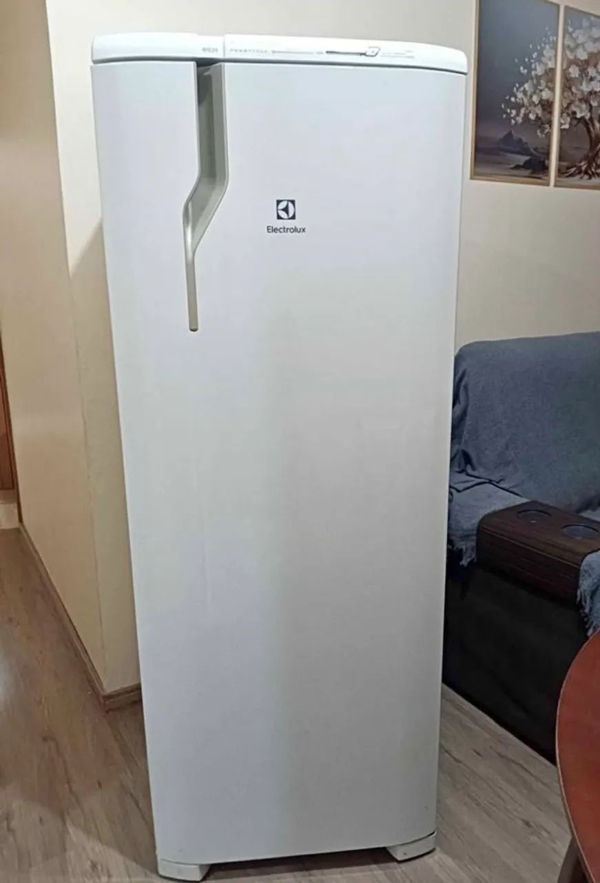 Geladeira semi nova 