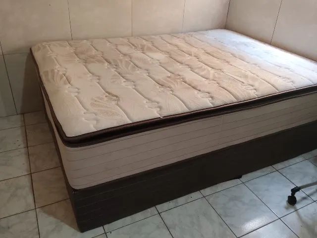 vendo cama de casal com 7 meses de uso colchão e base tem nota. carrinho de bebê e moises 