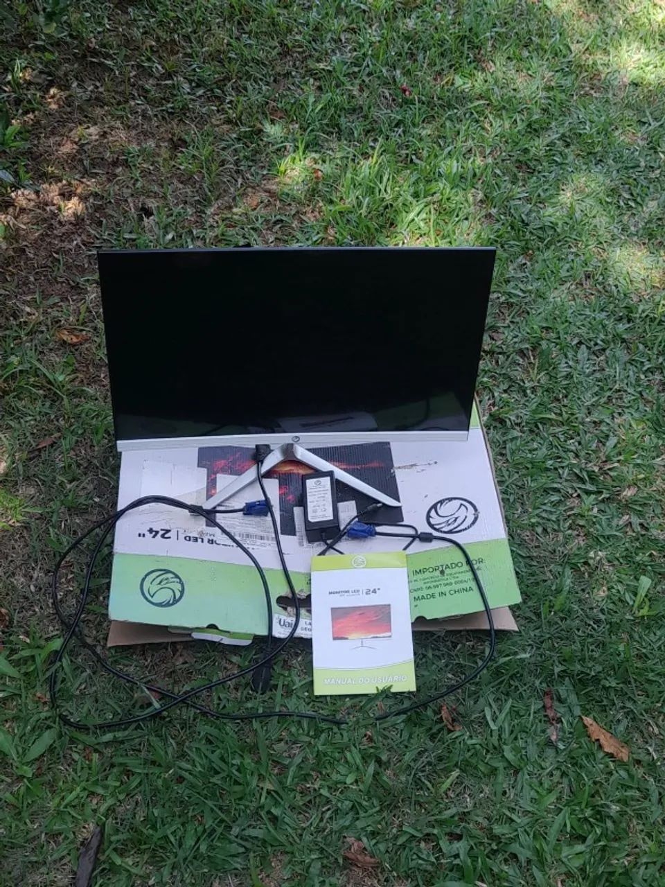 Monitor LED novo, porém veio com defeito de imagem. Pode ser arrumado.
