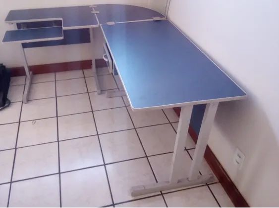 Mesa de escritório em "L"
