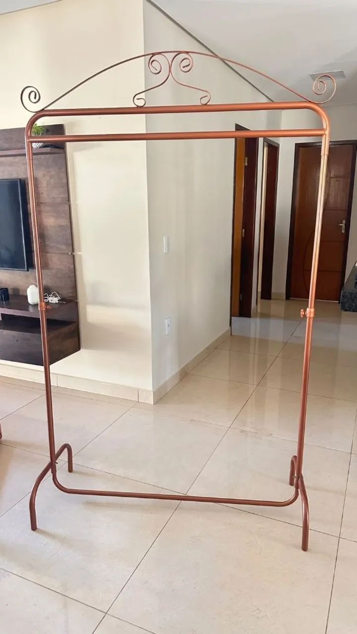 Arara de chão Vintage Retrô regulável <br>Cor: Rose Gold - Foto 3