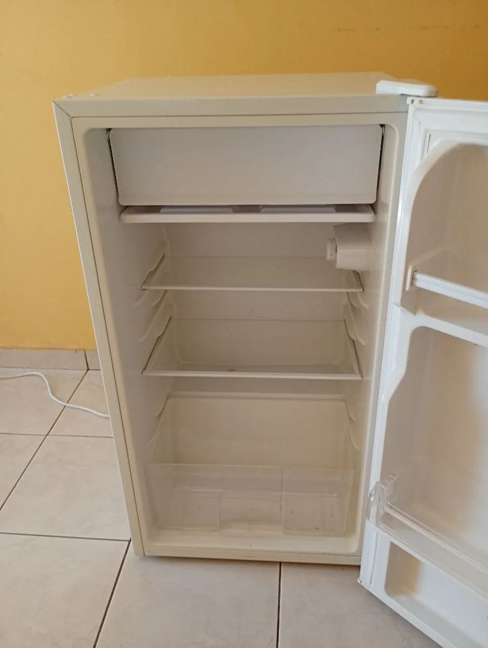 Frigobar Hq 95 litros branco 127 v  - Foto 4