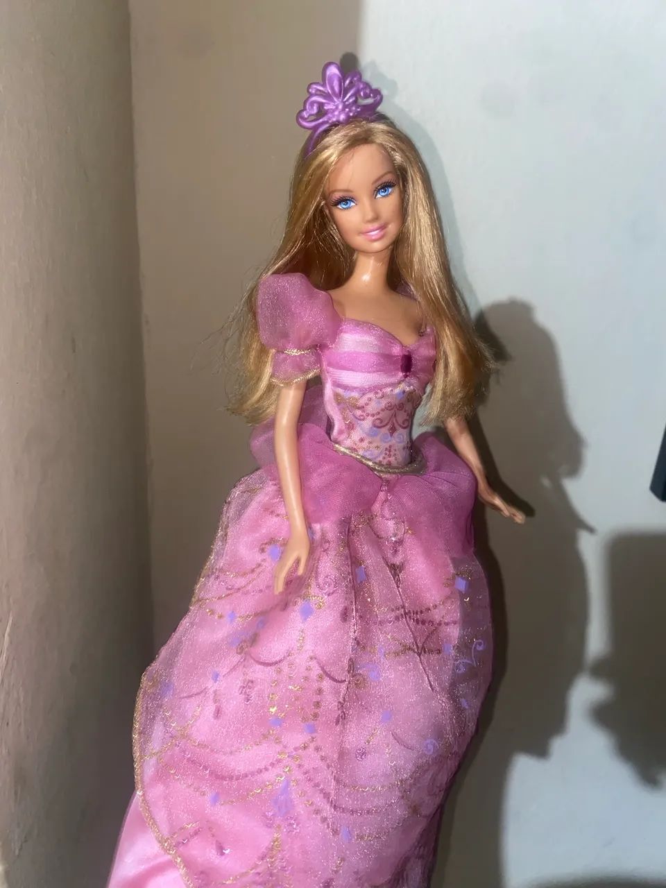 Barbie básica com face mold generetion  girl com roupa da corine três mosqueteiras  