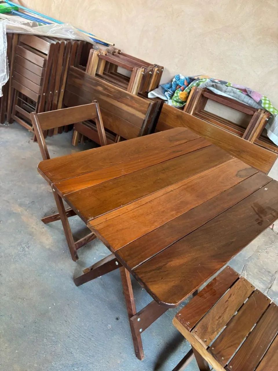 Mesa dobrável de madeira com 4 cadeiras  - Foto 3