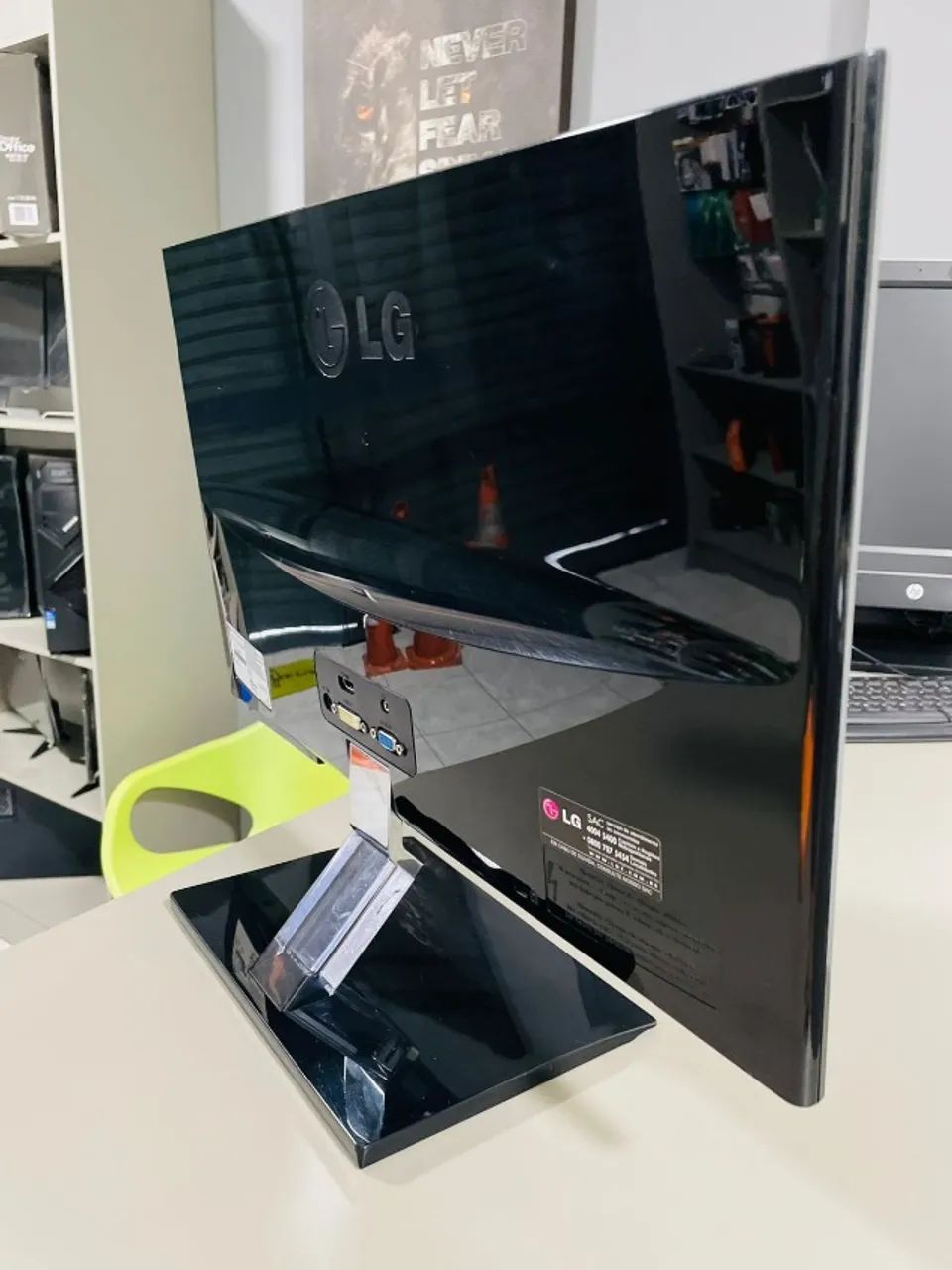 Monitor LG Flatron E2260 - 21,6? Full HD | HDMI e VGA - Foto 5