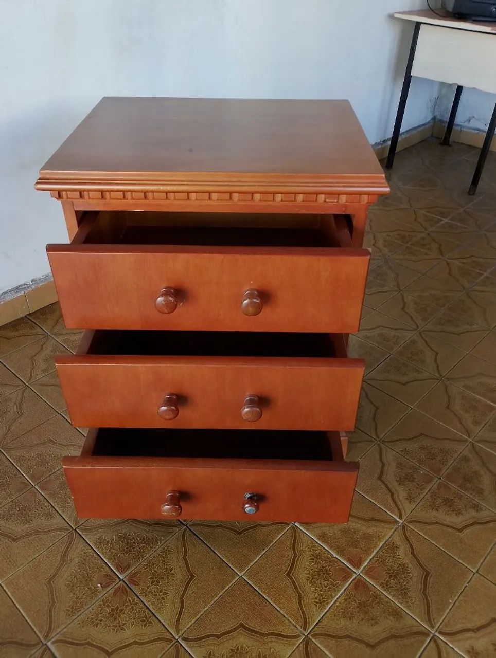 Cômoda com 3 caveta de madeira - Foto 2
