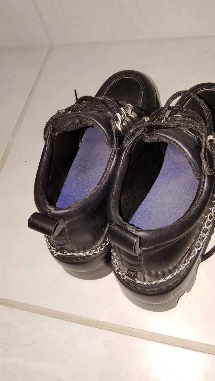 Bota gótica com correntes - Foto 5