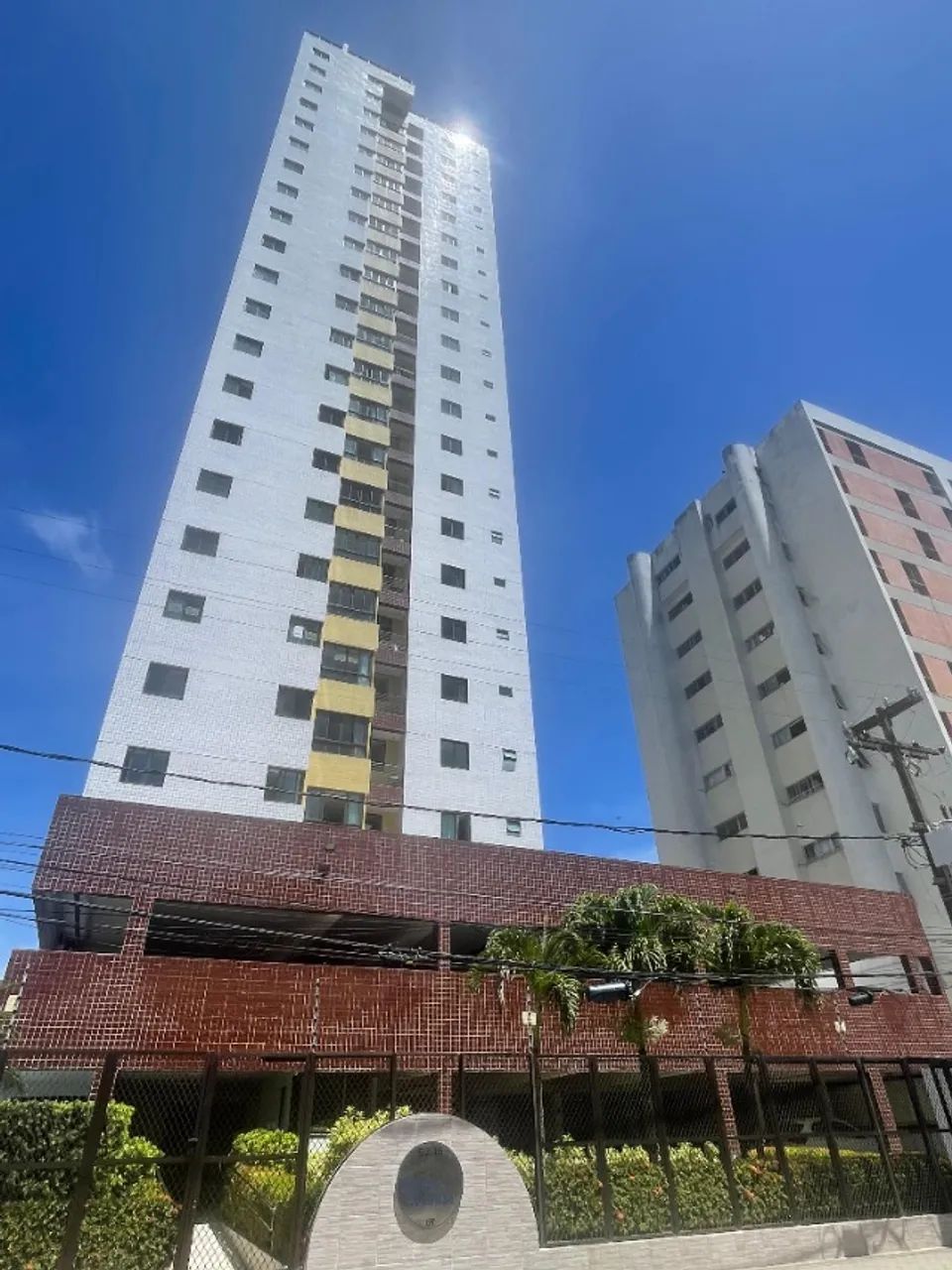 Apartamento em Candeias, 2 quartos (sendo um com suite)