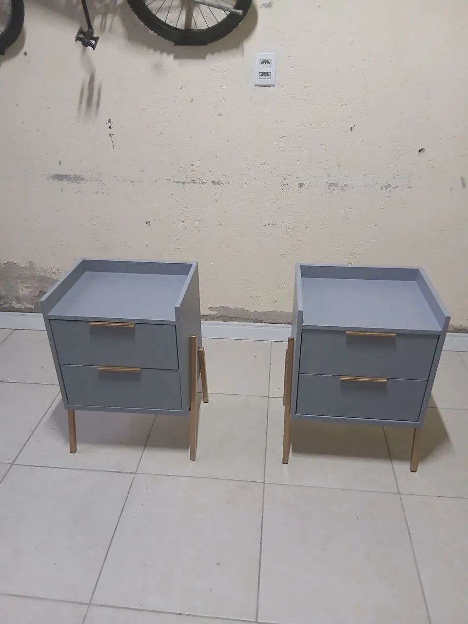 Criados mudo / mesa cabeceira em mdf com pés em metalom - Foto 2