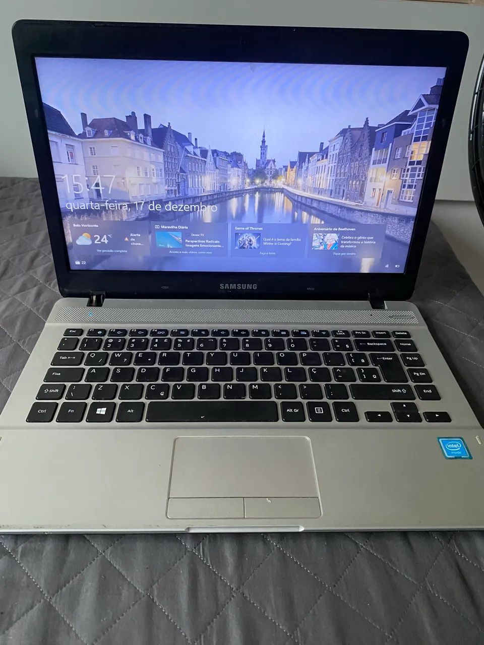 Notebook Samsung Essentials E20