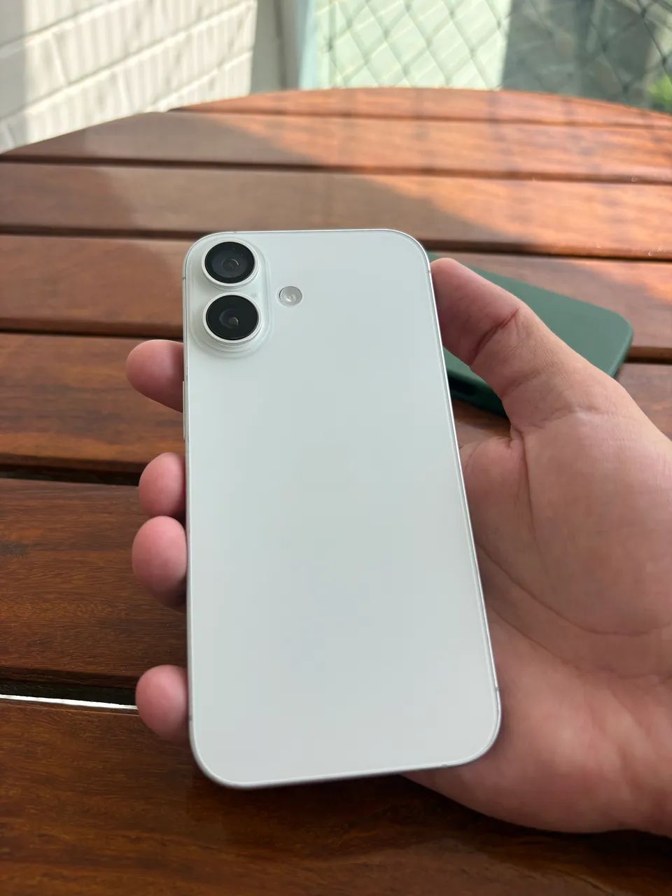 IPHONE 16 BRANCO (128GB) SEMI NOVO - IMPECÁVEL 