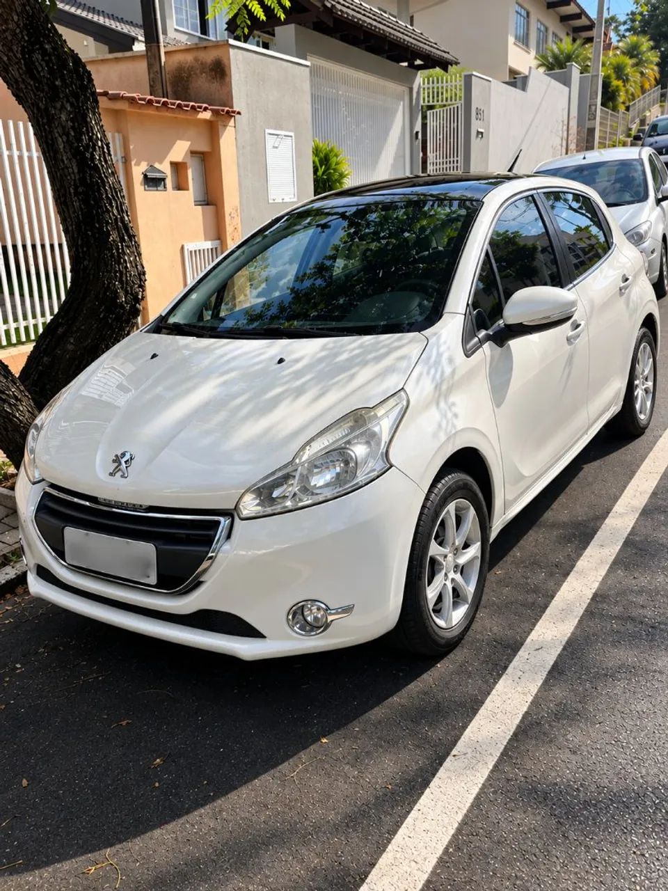 Peugeot 208 Allure 1.5 Flex 8V 5P 2014