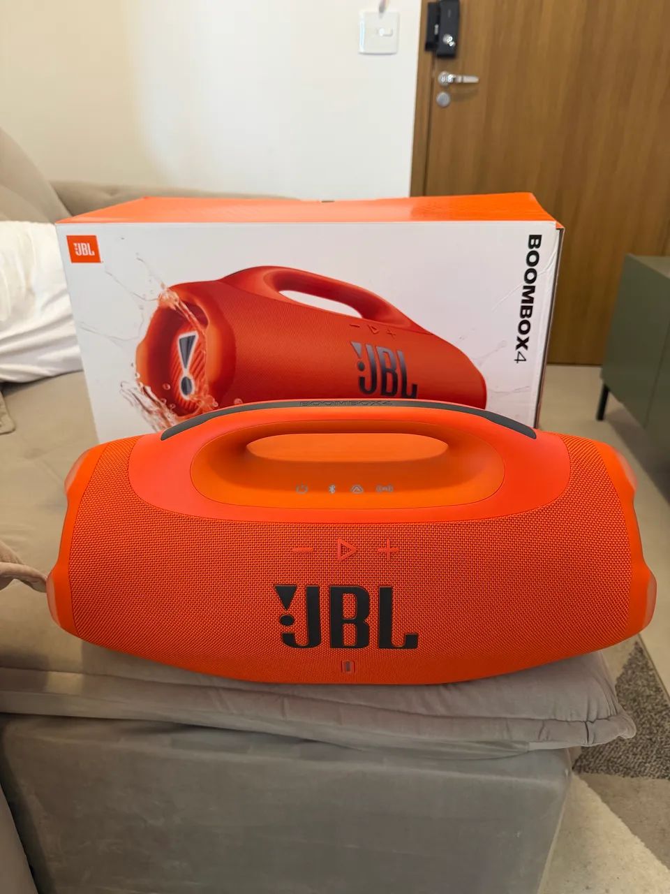 Vendo caixa JBL bom box 4