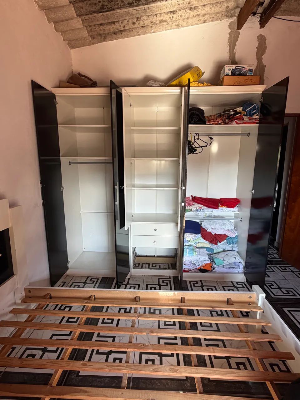 Jogo de quarto (Cama casal + Guarda Roupa + Cômoda)