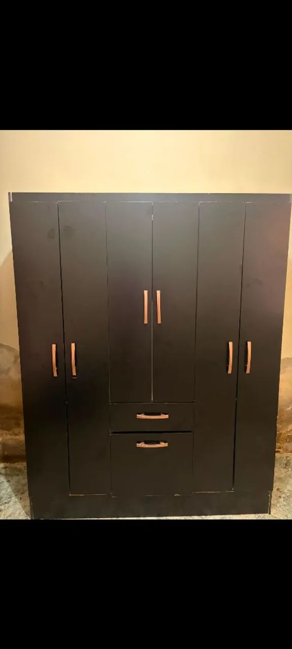 Guarda roupa semi novo
