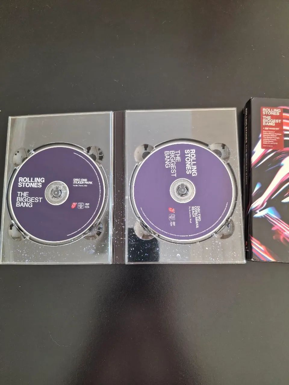 Box Rolling Stones Biggest Bang 4 DVDs impecável  - Foto 4