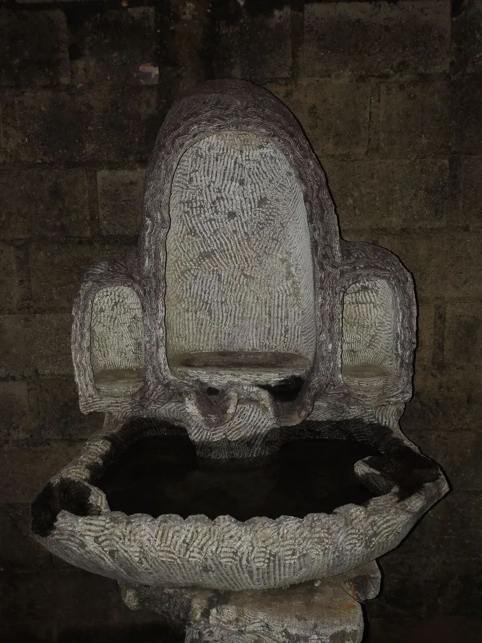 Gruta com queda de água  - Foto 2