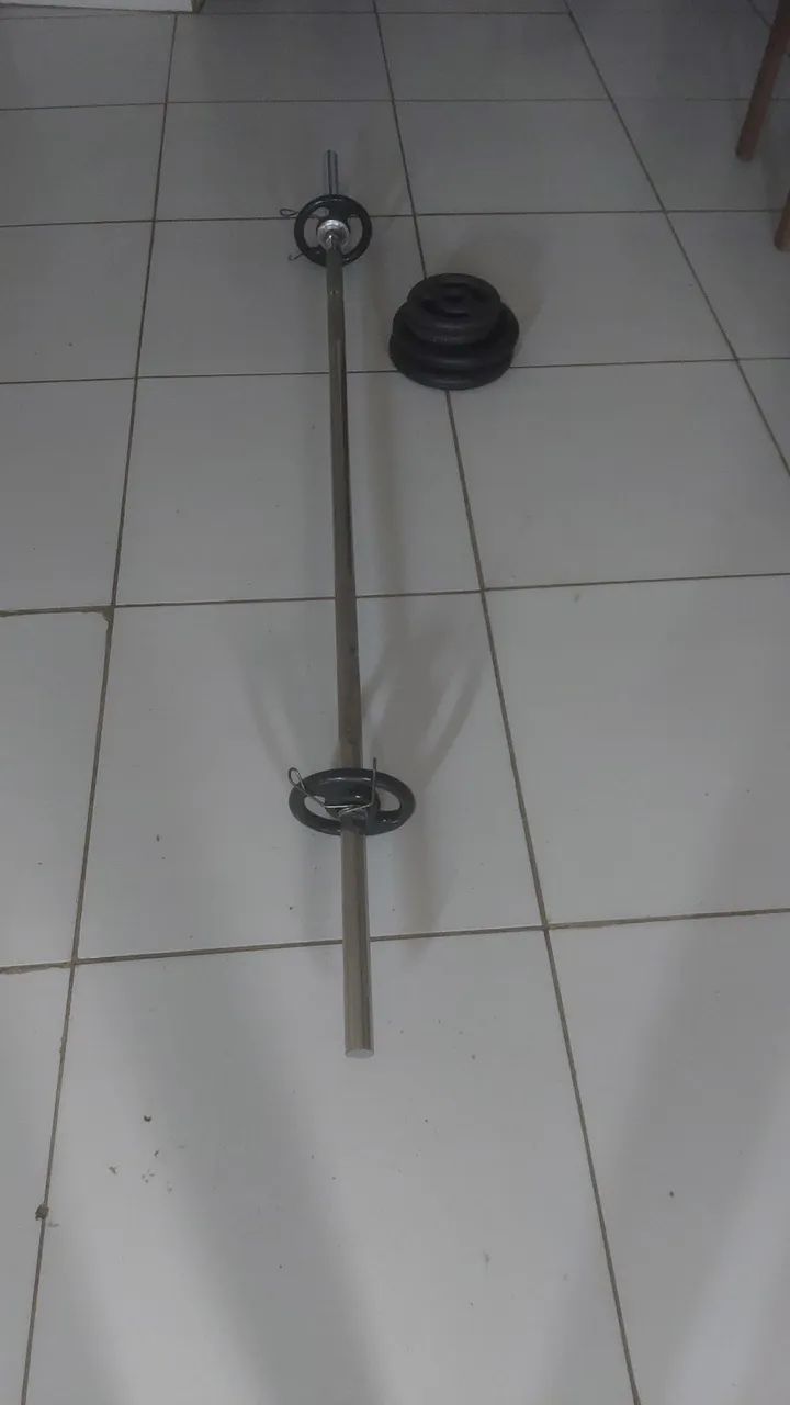 Barra de ferro + anilhas de musculação  - Foto 5