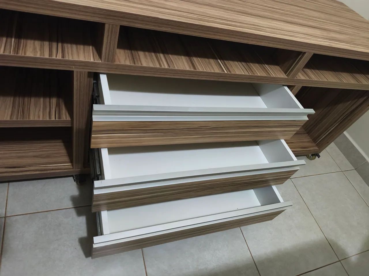 Rack amadeirado muito resistente  - Foto 4