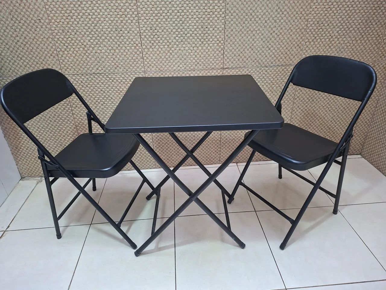 Mesa de Alumínio Preta com 2 Cadeiras - Bom estado